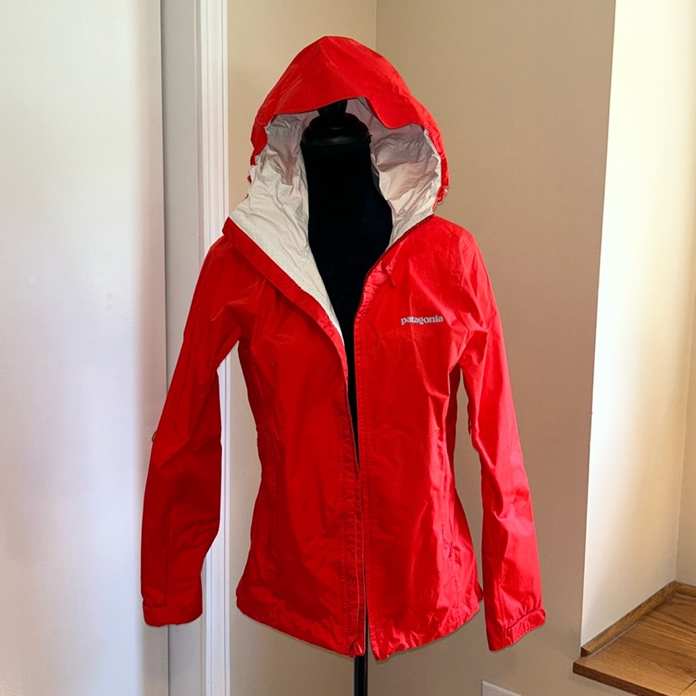 Women’s Patagonia raincoat